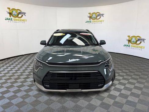 Certified 2023 Kia Niro EX Touring image 3