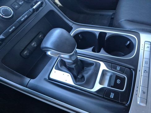 Used 2023 Kia Carnival LX image 26