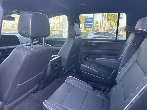 Used 2025 Chevrolet Suburban Premier image 5