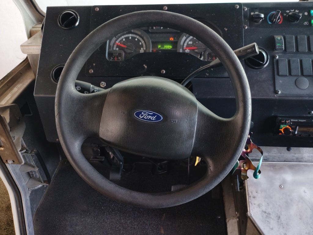 Used 2017 Ford E-350 and Econoline 350 Super Duty w/ A/C Prep Package RWD image 18