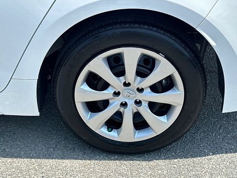 Used 2025 Toyota Corolla LE FWD image 19