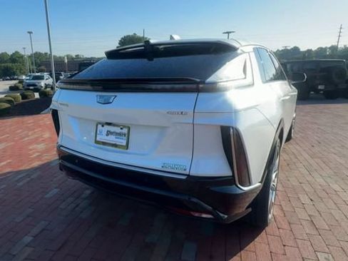 Used 2024 Cadillac Lyriq Luxury RWD image 2