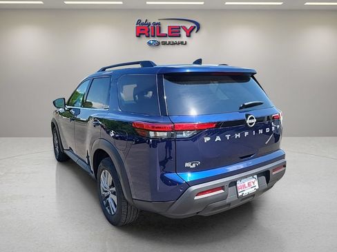 Used 2025 Nissan Pathfinder SV FWD image 3