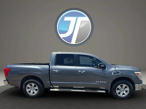 Used 2017 Nissan Titan SV AWD/4WD image 5