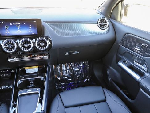 New 2025 Mercedes-Benz GLA 250 4MATIC image 17