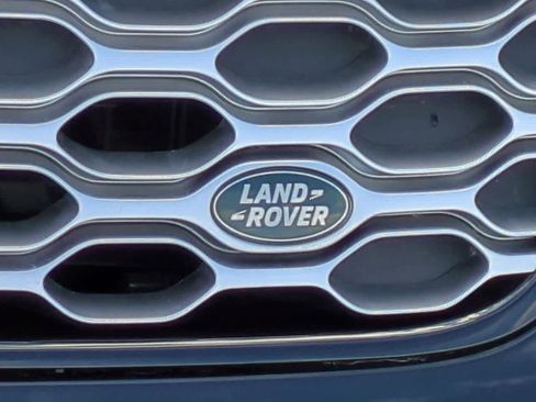 Used 2024 Land Rover Discovery Metropolitan Edition image 11