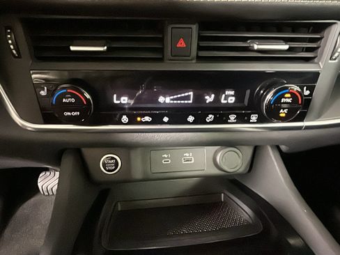 Used 2023 Nissan Rogue FWD image 26