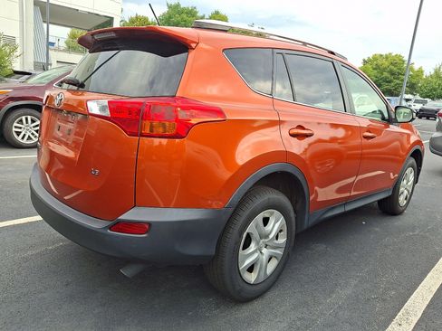 Used 2015 Toyota RAV4 LE FWD image 4