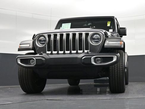 Used 2021 Jeep Wrangler Unlimited Sahara w/ Cold Weather Group AWD/4WD image 34