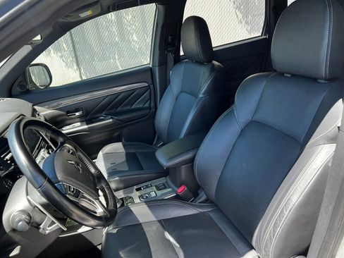Used 2019 Mitsubishi Outlander SEL AWD/4WD image 16