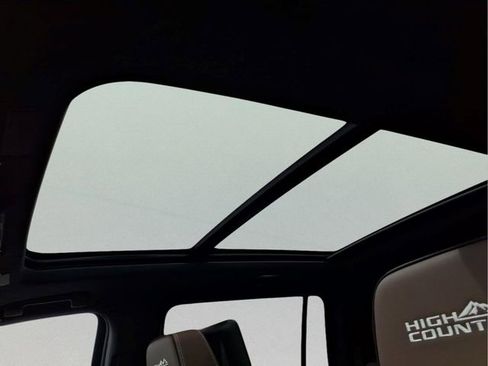 New 2026 Chevrolet Suburban High Country AWD/4WD image 18