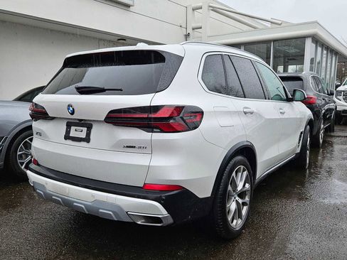 Used 2024 BMW X5 xDrive40i w/ Premium Package image 2