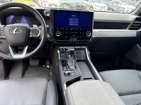 Used 2024 Lexus GX 550 w/ Accessory Package (2T) AWD/4WD image 17