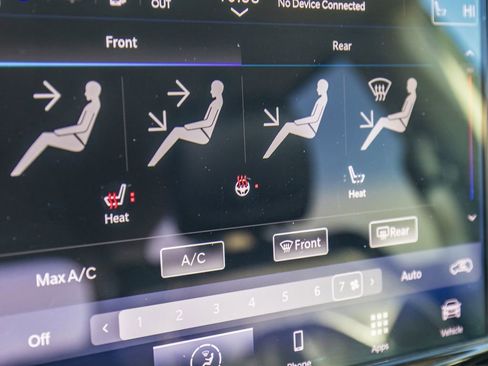 Used 2023 Chrysler Pacifica Touring-L image 32