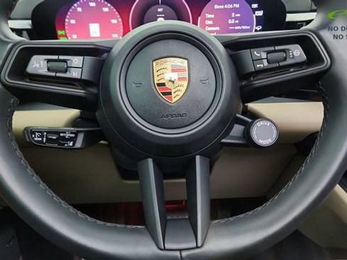 Used 2025 Porsche Macan Electric RWD image 40
