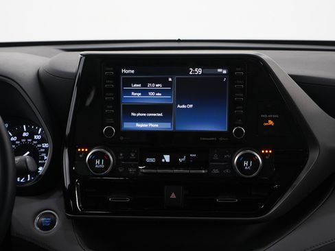 Used 2021 Toyota Highlander XLE image 16