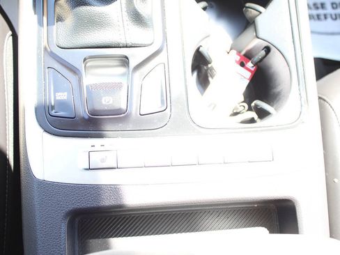 Used 2025 Kia Carnival FWD image 20