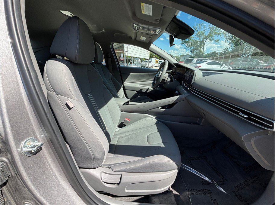 Used 2023 Hyundai Elantra SEL w/ Convenience Package FWD image 36