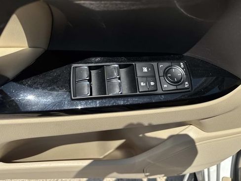 Used 2021 Lexus LX 570 4WD w/ Luxury Package image 38