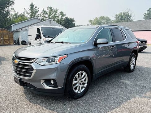 Used 2018 Chevrolet Traverse LT FWD image 2