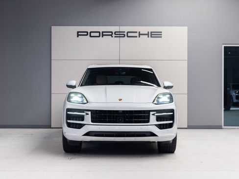 Certified 2025 Porsche Cayenne S AWD/4WD image 10
