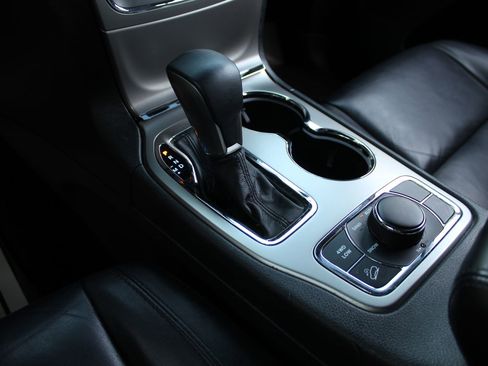 Used 2018 Jeep Grand Cherokee Limited AWD/4WD image 18