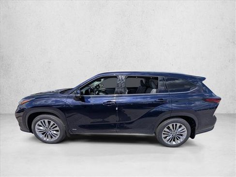 New 2026 Toyota Highlander Platinum image 5