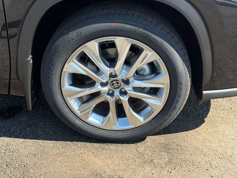 New 2026 Toyota Highlander Limited AWD/4WD image 13