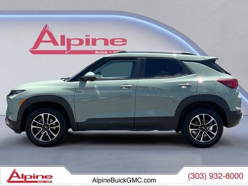 Used 2025 Chevrolet TrailBlazer LT AWD/4WD image 2