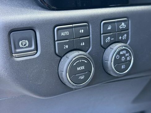 Used 2026 Chevrolet Silverado 1500 LT Trail Boss w/ LT Trail Boss Premium Package AWD/4WD image 16