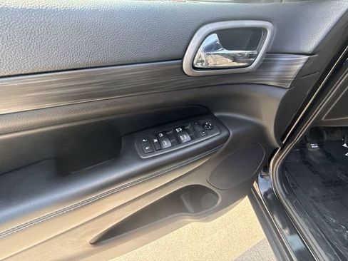Used 2019 Jeep Grand Cherokee Laredo AWD/4WD image 13