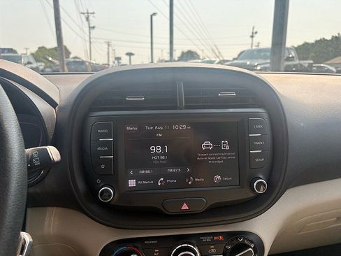 Used 2025 Kia Soul LX w/ LX Technology Package FWD image 14