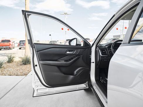 Used 2024 Nissan Rogue SV FWD image 15