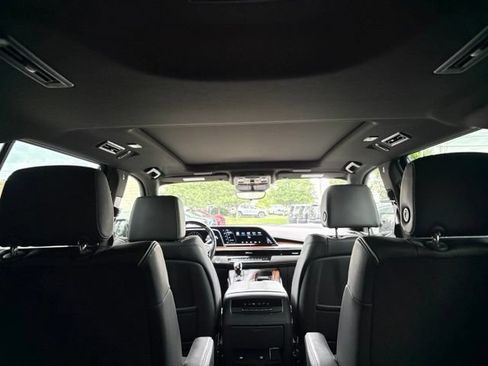 Used 2023 Cadillac Escalade ESV Premium Luxury w/ LPO, Floor Liner Package AWD/4WD image 9