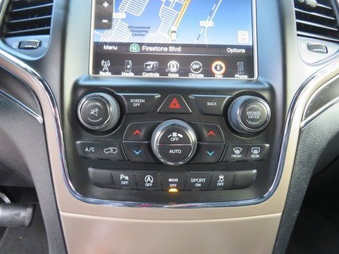 Used 2017 Jeep Grand Cherokee Limited image 26