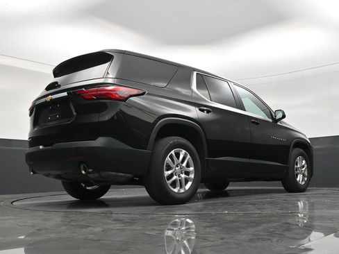 Used 2023 Chevrolet Traverse LS FWD image 24