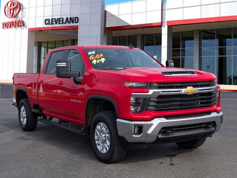 Used 2025 Chevrolet Silverado 2500 LT image 1