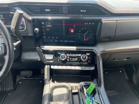 Used 2024 GMC Sierra 2500 AT4 w/ AT4 Premium Plus Package AWD/4WD image 21