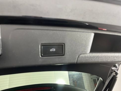 Used 2021 Volkswagen Atlas Cross Sport SEL R-Line AWD/4WD image 11