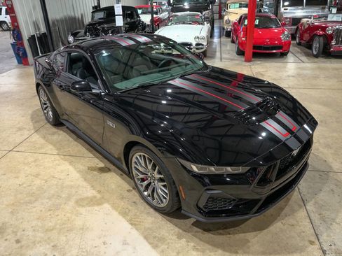 Used 2024 Ford Mustang GT Premium image 13