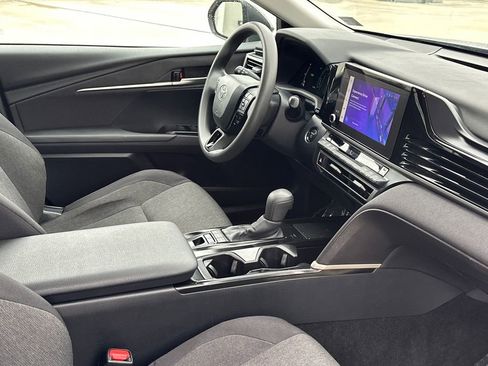 Used 2025 Toyota Camry LE image 6