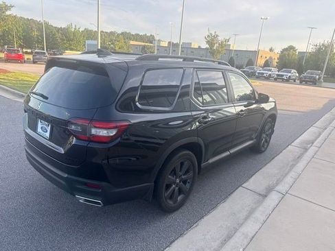 Used 2025 Honda Pilot Sport image 6
