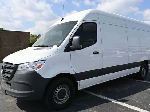 Used 2023 Mercedes-Benz Sprinter 2500 image 2