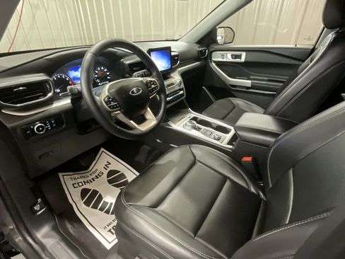Used 2024 Ford Explorer XLT w/ Equipment Group 202A image 9