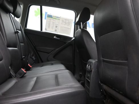 Used 2017 Volkswagen Tiguan S image 8