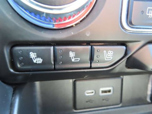 Used 2023 GMC Yukon AT4 w/ AT4 Premium Package AWD/4WD image 34