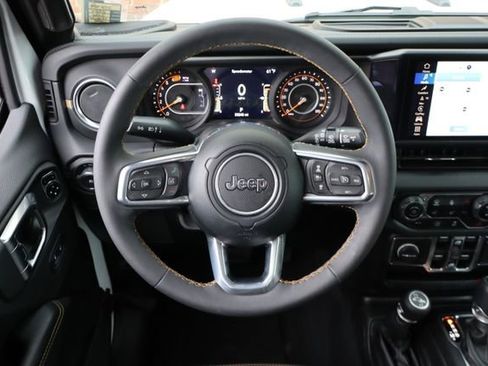 Used 2024 Jeep Wrangler Unlimited Sahara w/ Technology Group AWD/4WD image 18