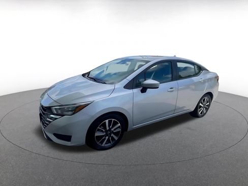 Used 2025 Nissan Versa SV FWD image 8