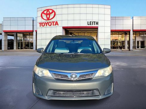 Used 2014 Toyota Camry L image 2