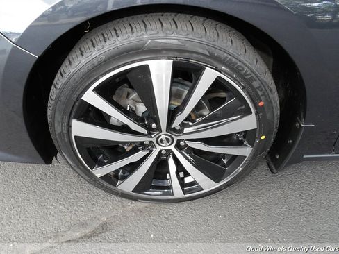 Used 2019 Nissan Altima 2.5 Platinum FWD image 9